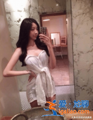 “母子戀”修成正果，男女2人相差17歲，當(dāng)看到女方身材時(shí)，簡(jiǎn)直了