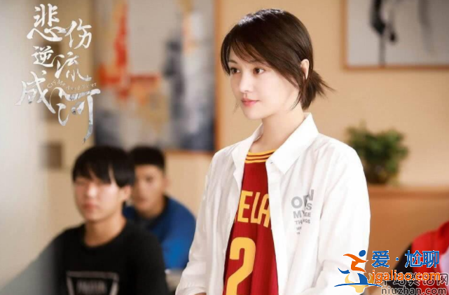 鄭爽網店一夜狂賺22萬，親自試穿出鏡，T恤價格引發爭議