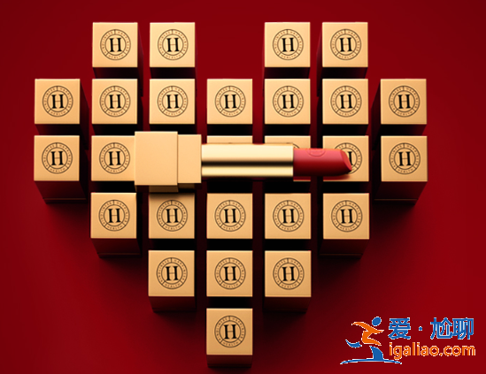 明星海報有多“慘”肖戰(zhàn)滿臉口紅印，看到王一博：粉絲想拔刀了！