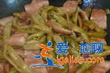 五花肉燉豆角？