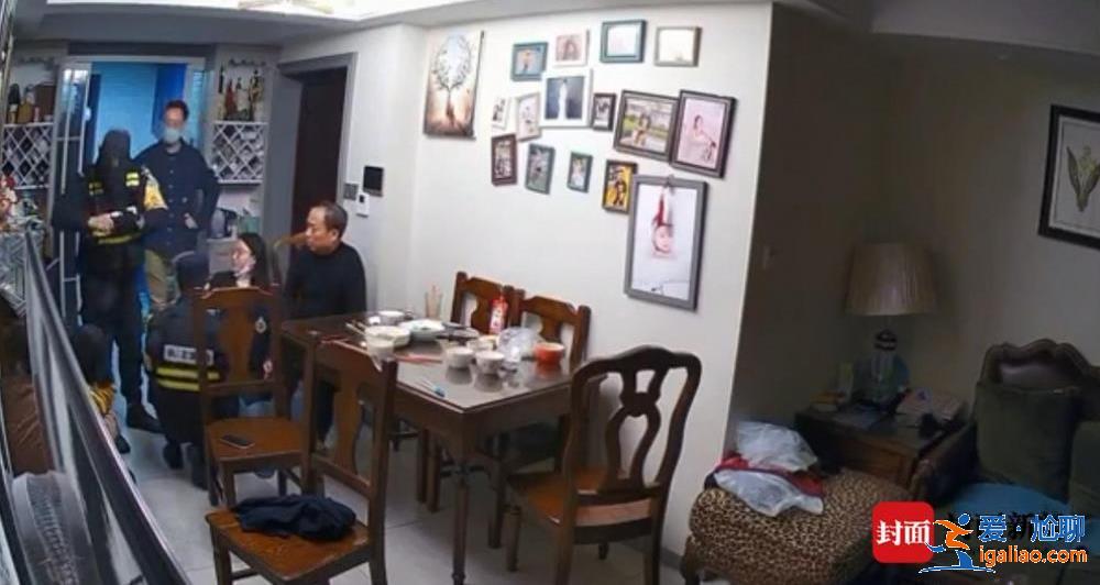 魯某突然扇倒小孩 老人舉椅砸人沖突升級？