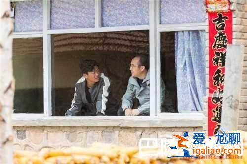 王寶強下鄉扶貧抓豬燒飯 潘石屹親自為其打下手？