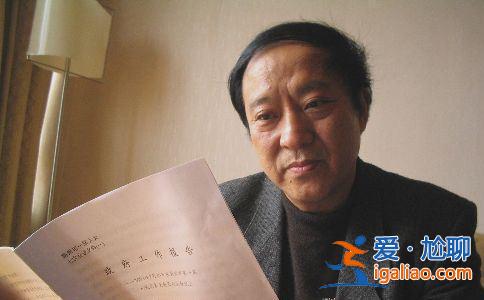 國家一級演員,14次登春晚卻拋下馮鞏息影從政,今從"師叔"變"跟班"