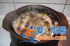 雞腳煲湯？