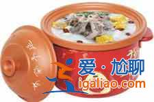 砂鍋燉雞湯？