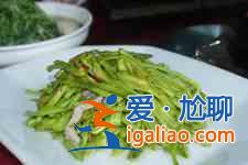 黃花菜炒肉的做法？