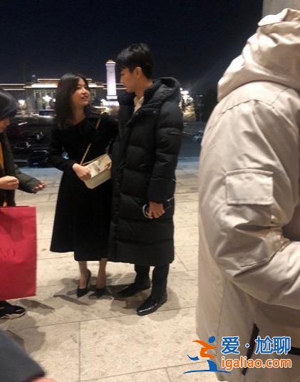 陳妍希陳曉甜蜜如初戀,久違同框全程十指相扣,還是有“真感情” 陳妍希陳曉甜蜜如初戀,久違同框全程十指相扣,還是有“真感情”