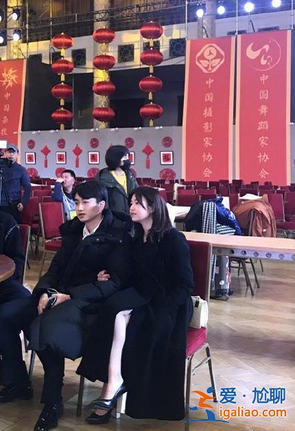 陳妍希陳曉甜蜜如初戀,久違同框全程十指相扣,還是有“真感情” 陳妍希陳曉甜蜜如初戀,久違同框全程十指相扣,還是有“真感情”