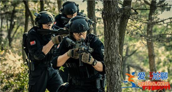 明星頭條丨《特警隊》導演丁晟：悶頭寫劇本 換個警種拍