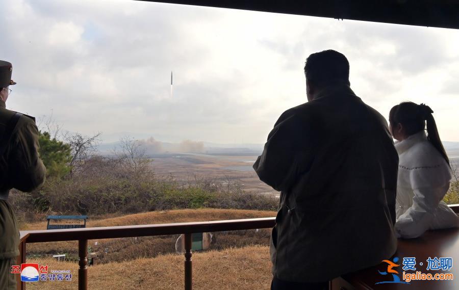 朝鮮試射新型洲際彈道導彈 金正恩攜女兒首次公開亮相？