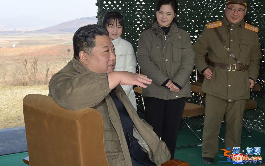 朝鮮試射新型洲際彈道導彈 金正恩攜女兒首次公開亮相？