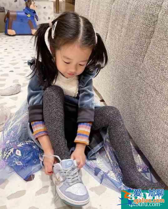 陳赫首曬大女兒露臉照 五官精致公主范十足？
