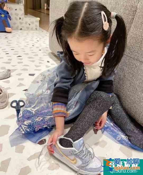 陳赫首曬大女兒露臉照 五官精致公主范十足？