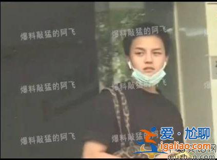 鐘楚曦疑似戀情曝光 與小鮮肉一同出入醫院