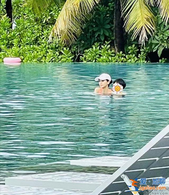 網友三亞偶遇baby帶小海綿度假 小海綿個子又高了! 網友三亞偶遇baby帶小海綿度假 小海綿個子又高了!