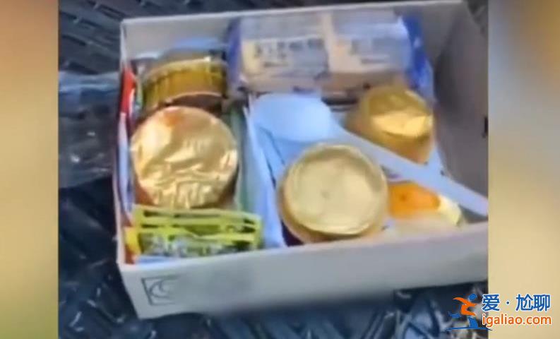 烏軍拿到一盒俄軍糧食一開始非常不屑還嘲諷對(duì)方，開箱后表示羨[軍隊(duì)]？