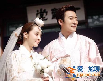 蔡琳曬兒子穿韓服過中秋 五官和爸爸高梓淇一模一樣 蔡琳曬兒子穿韓服過中秋 五官和爸爸高梓淇一模一樣