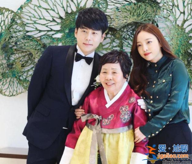 具荷拉哥哥拍賣妹妹生前畫作 所得資金全部用于資助他人 具荷拉哥哥拍賣妹妹生前畫作 所得資金全部用于資助他人