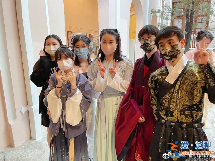 郭晶晶霍啟剛穿漢服照是怎么回事？兩人的漢服照都好看！ ?