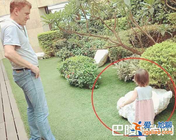 昆凌曬小周全身照 二胎兒子叫什么正面照曝光？