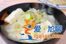白菜燉豆腐的做法？