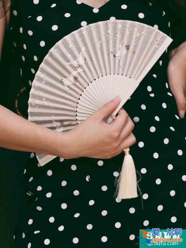 七夕穿上這件Staud八卦裙我想唱大碗寬面? 七夕穿上這件Staud八卦裙我想唱大碗寬面?