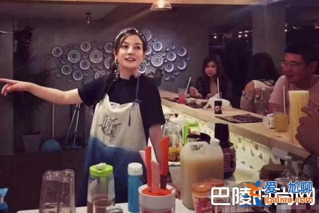 黃曉明趙薇現(xiàn)身泰國(guó)夜市逛街買(mǎi)食材 曾苦追喜歡趙薇10年？