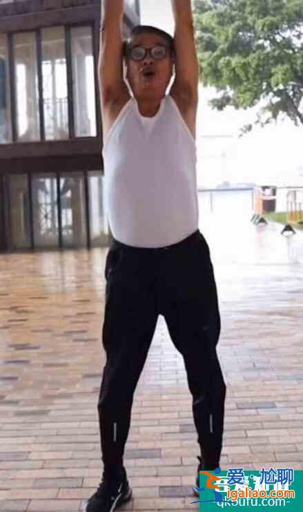 67歲吳孟達近況罕曝光 胳膊肌肉線條明顯狀態好？