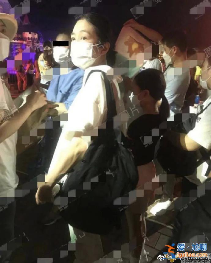 劉德華10歲女兒劉向蕙近照曝光 朱麗倩帶女兒游迪士尼 劉德華10歲女兒劉向蕙近照曝光 朱麗倩帶女兒游迪士尼