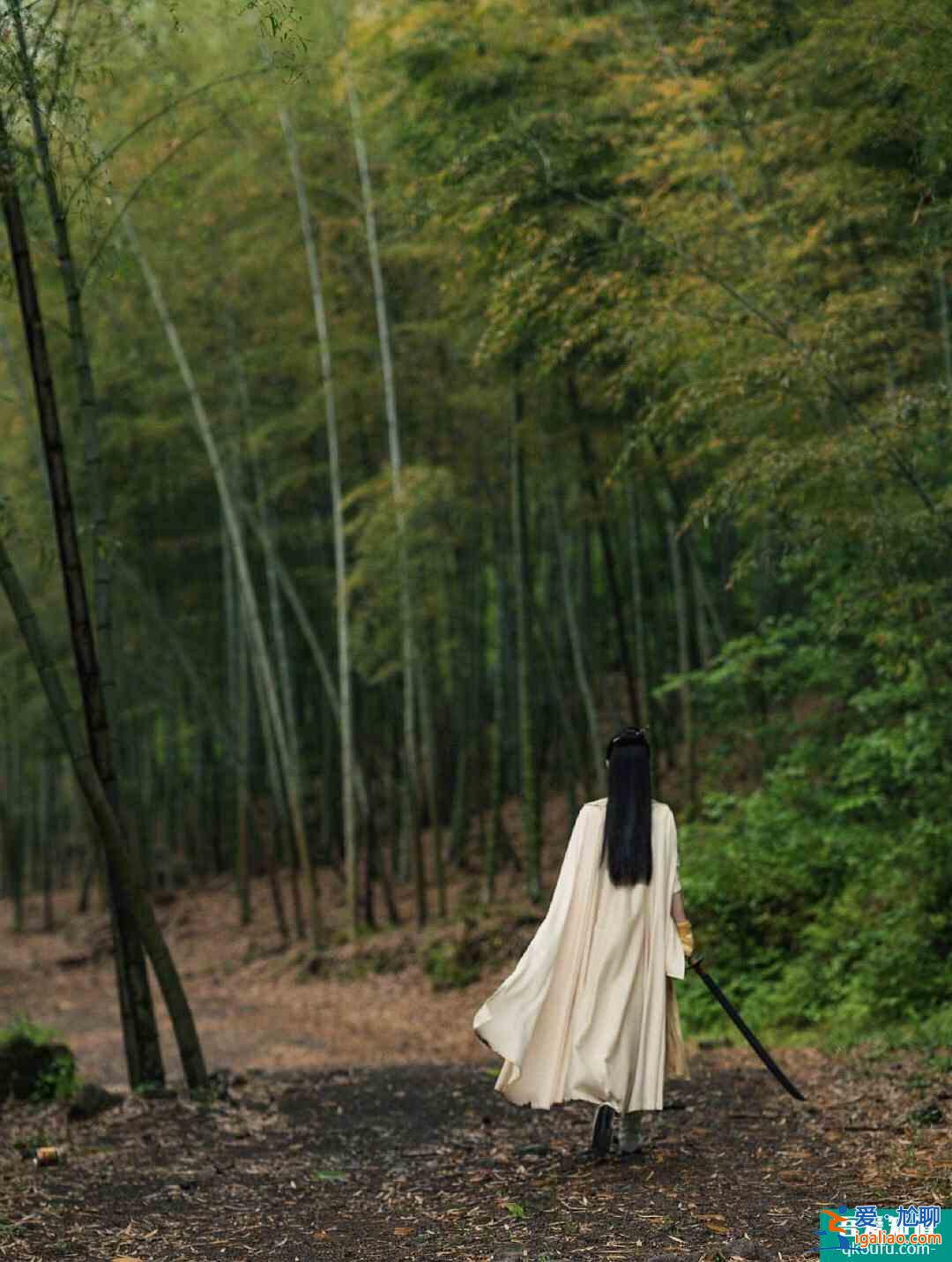 《有翡》正式宣布殺青！趙麗穎現(xiàn)場激動落淚，王一博開心比贊？