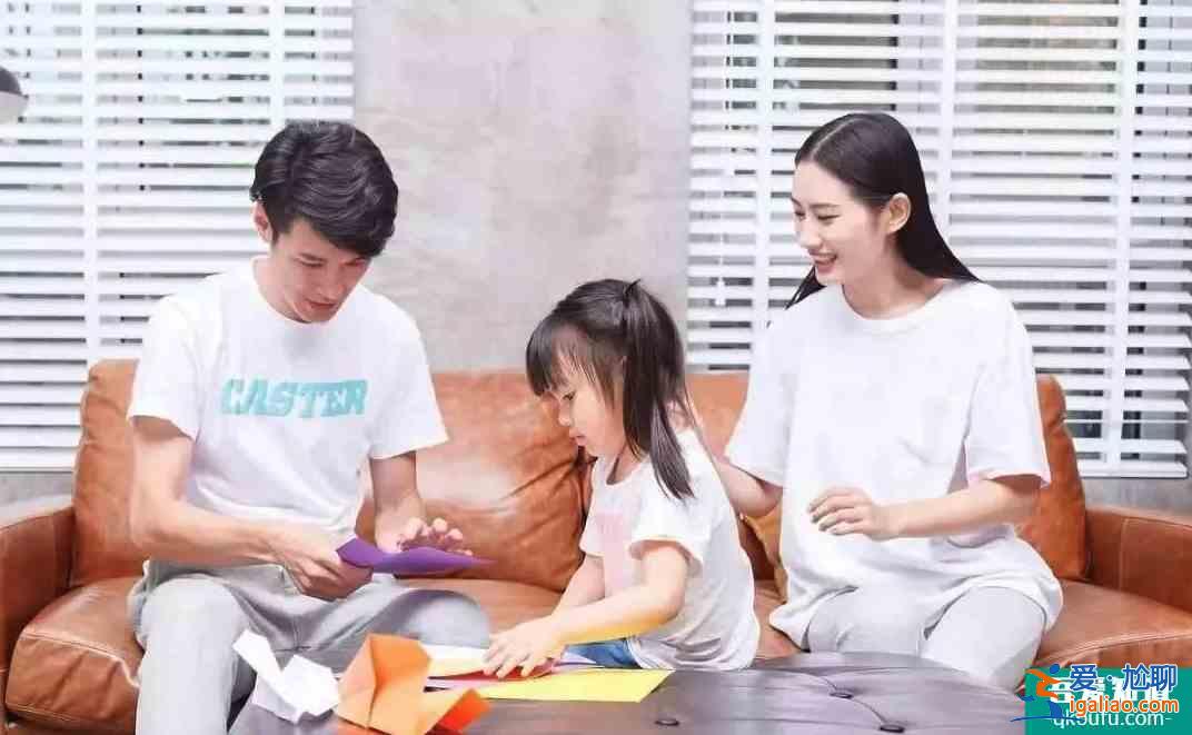 《以家人之名》:賀子秋式的懂事,是原生家庭帶來(lái)的“痛”? 《以家人之名》:賀子秋式的懂事,是原生家庭帶來(lái)的“痛”?