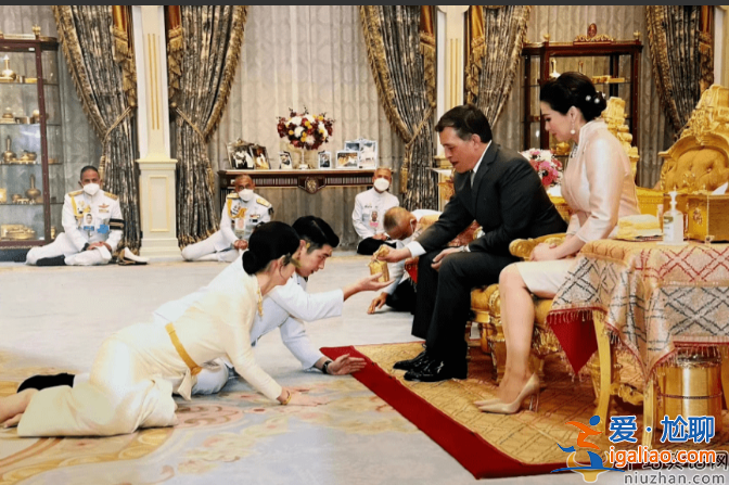 王石妻子田樸珺與大叔合影惹爭議！蜂腰翹臀太吸睛，網友留言不堪入目