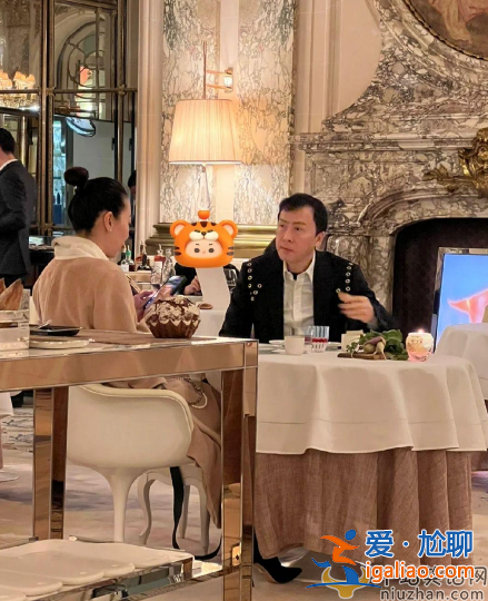 甄子丹罕見曝光！與太太現身法國米其林餐廳 男方眼神空洞疑似禿頂惹人注意