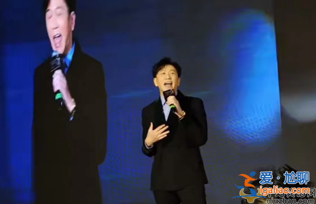 溫兆倫罕見現身商演 對臺下一眾富婆飛吻 美人如云環抱四周太養眼 溫兆倫罕見現身商演 對臺下一眾富婆飛吻 美人如云環抱四周太養眼