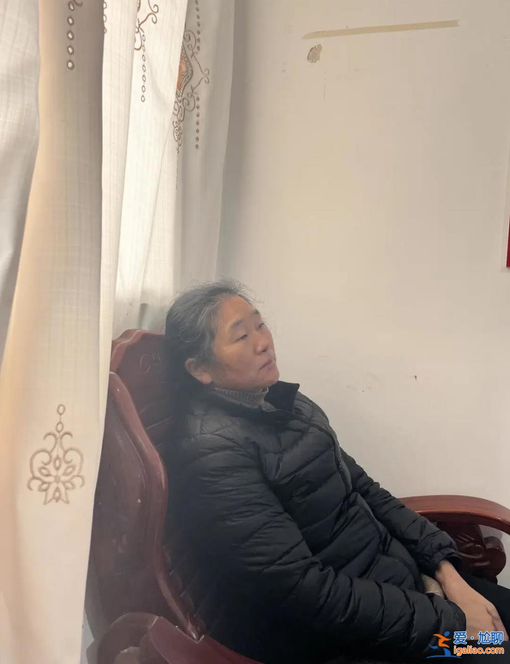 被焦灼、無解、謠言裹挾的雙親？