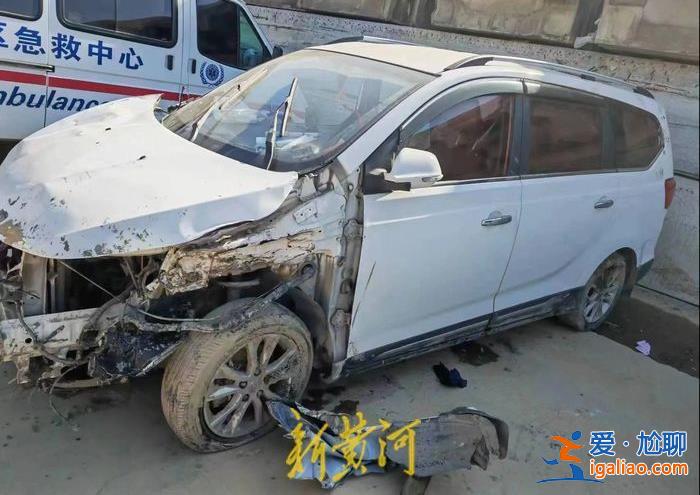 武漢一救護車闖紅燈撞車后被指“見死不救” 致被撞司機溺亡 急救中心回應？