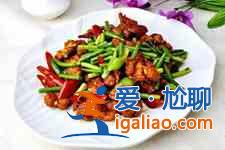 蒜苗肉絲？