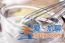 蛋糕上的奶油怎么做？