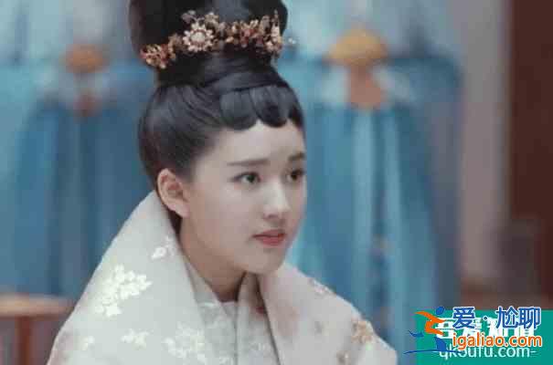 95后小花的古裝災難，錦鯉楊超越主演的《且聽鳳鳴》大家看了嗎？