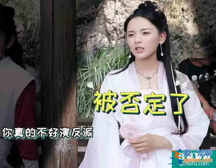 且聽(tīng)鳳鳴：楊超越和徐開(kāi)騁躺床上，兩人的反應(yīng)太有趣，入戲太深？？