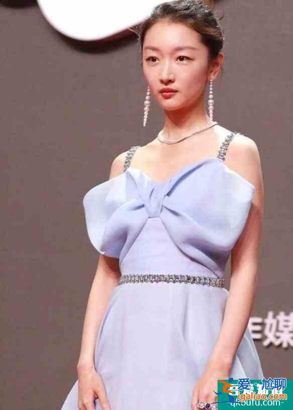 曝周冬雨baby不和 兩人同臺周冬雨笑容欠佳擺黑臉？