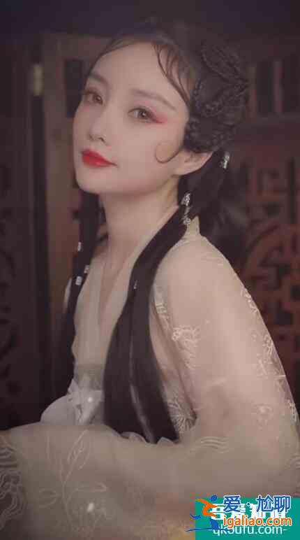 李小璐久違扮古裝 紅唇烈焰勾人心魄十分驚艷？