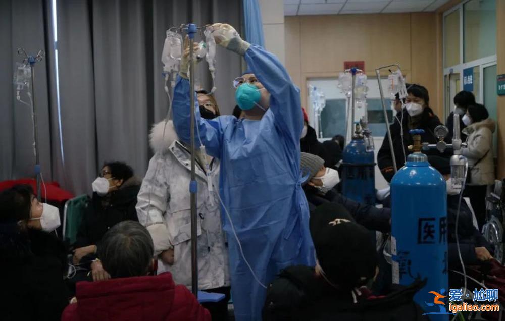 急診人滿為患 醫護帶病救人 “一個干倒再上來一個”? 急診人滿為患 醫護帶病救人 “一個干倒再上來一個”?