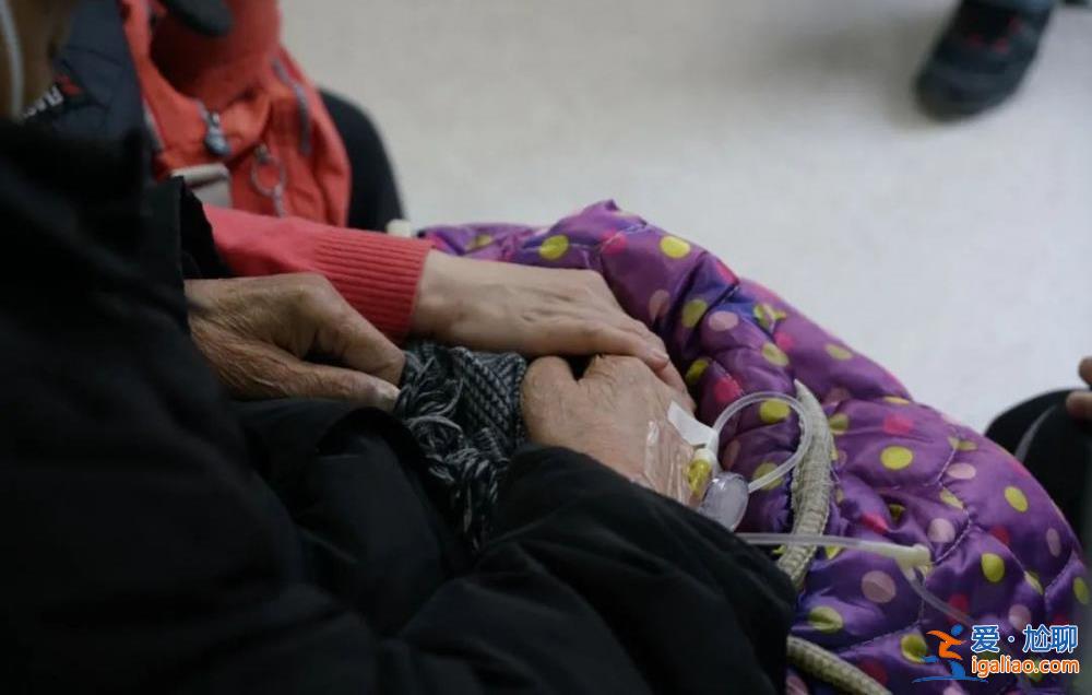 急診人滿為患 醫護帶病救人 “一個干倒再上來一個”? 急診人滿為患 醫護帶病救人 “一個干倒再上來一個”?