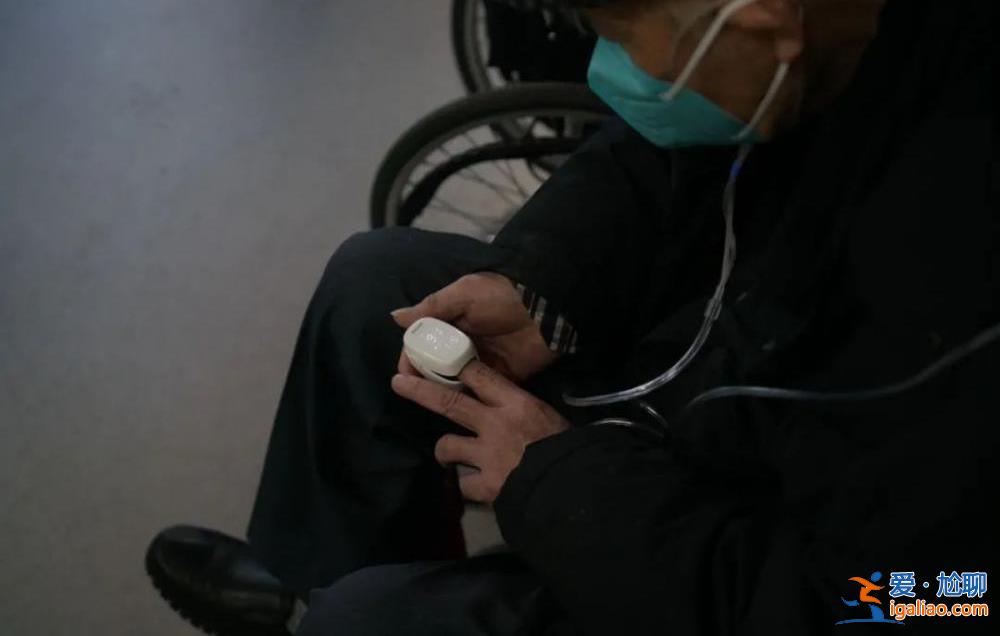 急診人滿為患 醫護帶病救人 “一個干倒再上來一個”? 急診人滿為患 醫護帶病救人 “一個干倒再上來一個”?