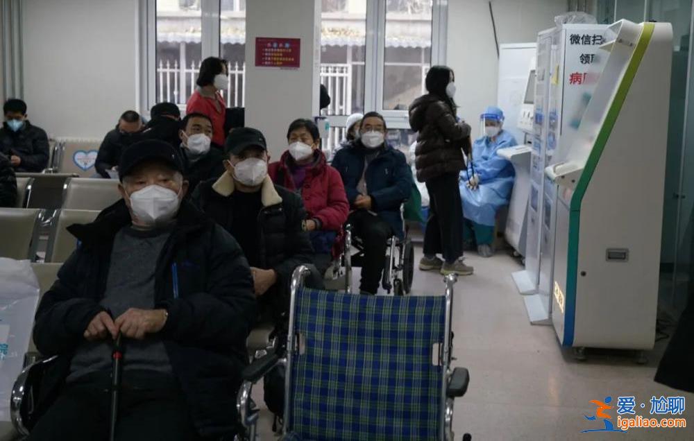 急診人滿為患 醫護帶病救人 “一個干倒再上來一個”? 急診人滿為患 醫護帶病救人 “一個干倒再上來一個”?