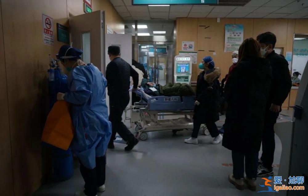 急診人滿為患 醫護帶病救人 “一個干倒再上來一個”? 急診人滿為患 醫護帶病救人 “一個干倒再上來一個”?