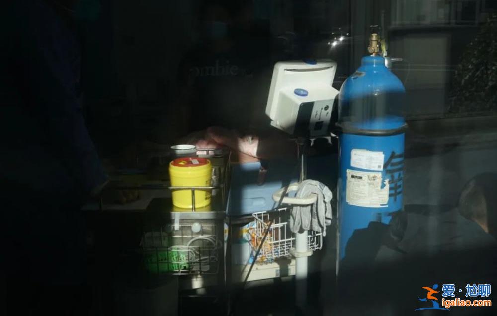 急診人滿為患 醫護帶病救人 “一個干倒再上來一個”? 急診人滿為患 醫護帶病救人 “一個干倒再上來一個”?