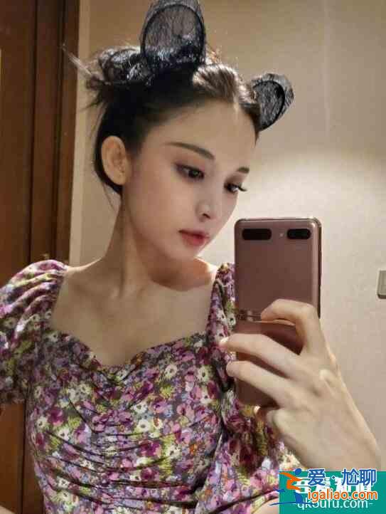 娜扎久違曬自拍美照 大方秀出纖細鎖骨性感迷人？