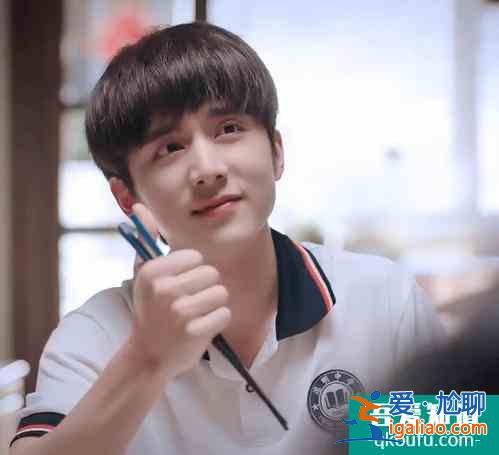 張新成的“三場哭戲”,《以家人之名》小哥演技炸裂的3個瞬間? 張新成的“三場哭戲”,《以家人之名》小哥演技炸裂的3個瞬間?